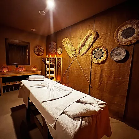 Wolf Of The City & Spa Hotel