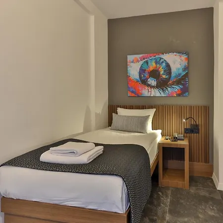 Wolf Of The City & Spa Hotel