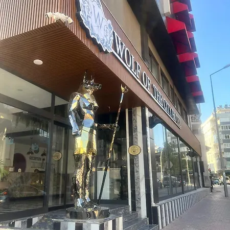 Hotel Wolf Of The & *